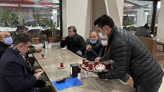 Dinlenme tesislerinde misafir edilen yolculara ikram