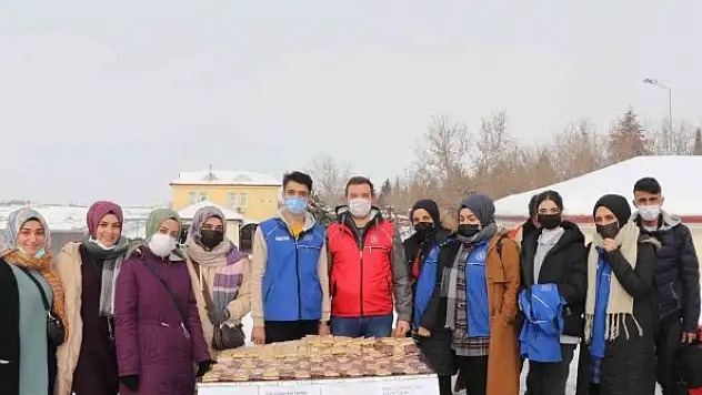 Gençler karda hayvanları unutmadı