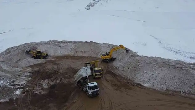 Kuraklığın vurduğu Çorum'da 2 bin kamyon kar baraja taşındı