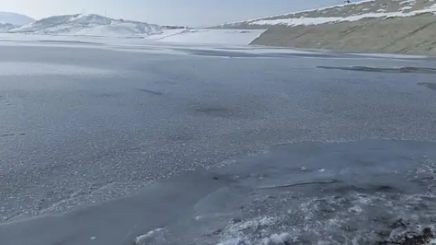 Gökpınar barajı buz tuttu