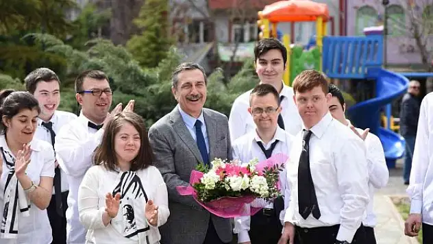 Özel bireyler Gökkuşağı Kafe ile çok mutlu