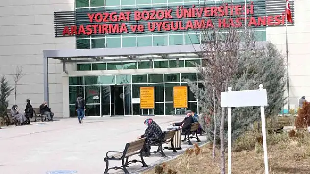 Hastaneye tedavi için getirildi, yangın merdiveninde donarak öldü