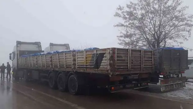 Karaman'dan Suriye'ye 2 tır kömür yardımı