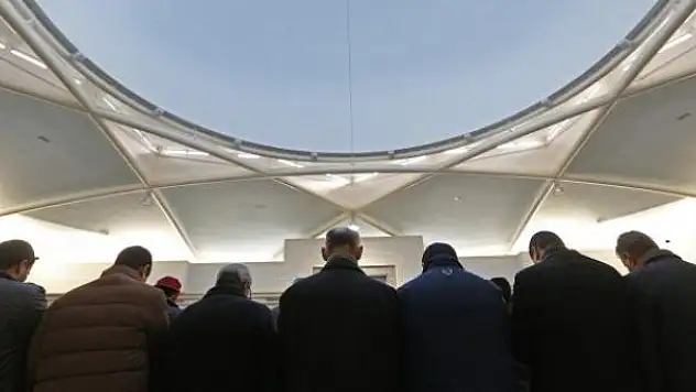 Fransa'da Müslümanlar yine hedefte