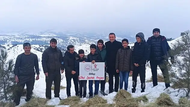 Öğrenciler yaban hayvanları için yem bıraktı