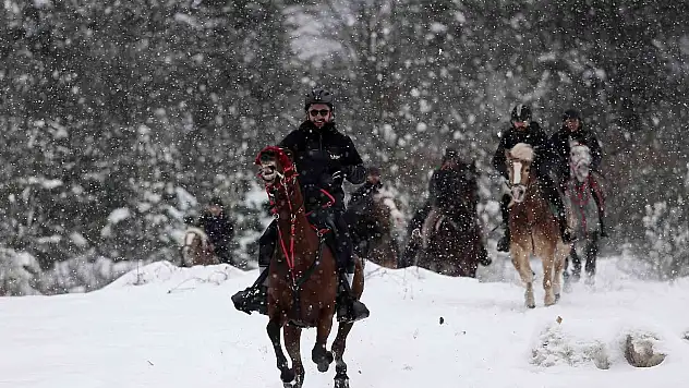 Karlar üstünde dört nala özgürlük