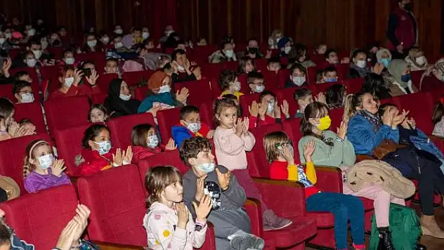 Karneler tiyatro biletine dönüştü