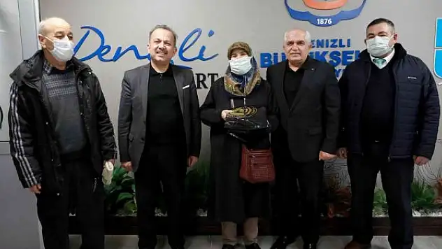 Çöp sandığı poşetten 4 bin 900 TL çıktı