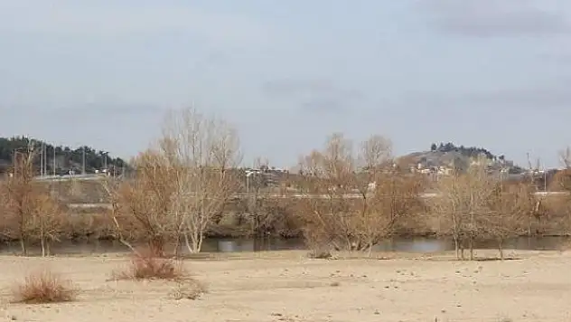 Yunanistan'ın geri ittiği 12 düzensiz göçmen donarak öldü