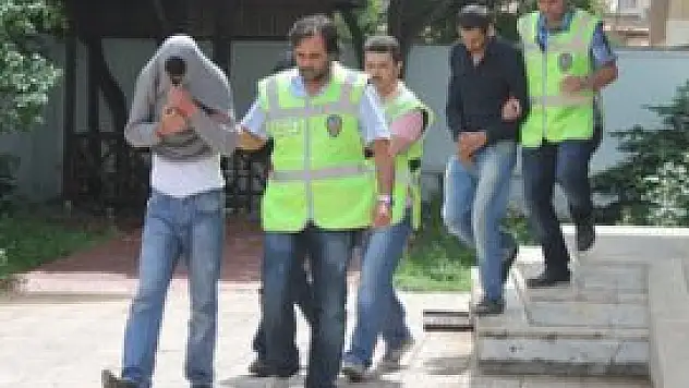 Çalıştıkları iş yerini soydular