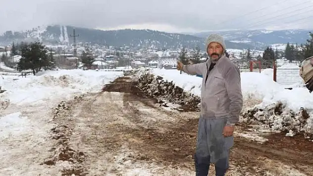 Mersin'de karla mücadele çalışmaları sürüyor