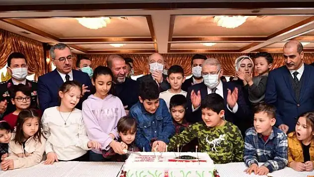 Şehit çocuklarına karne hediyesi