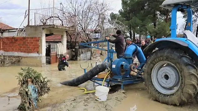 Sarayköy'de selin yaraları sarılmaya çalışılıyor