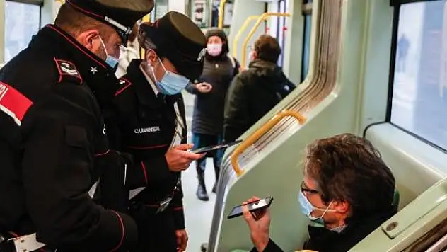 İtalya'da son 24 saatte 93 bin 157 vaka