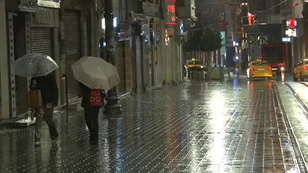 İstanbul'da yağmur etkili oluyor