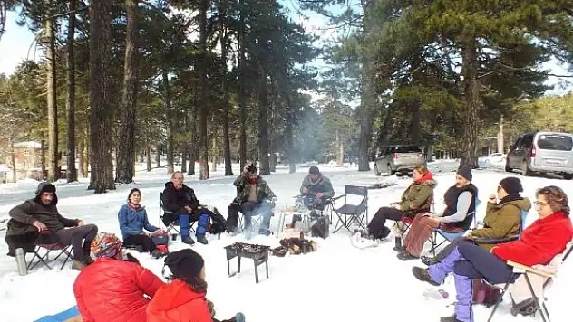 Kaz dağlarının beyaz büyüsüne kapıldılar