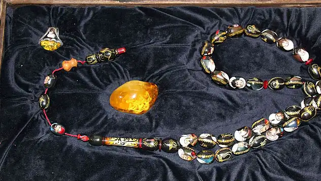 Bu tespihin yapımı 3 ay, maliyeti 60 bin lira: Üzerinde ise Osmanlı padişahları tuğralarıyla yer alıyor