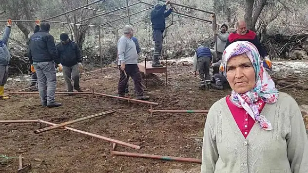 Ağılı çöken vatandaşa belediyeden çadır desteği