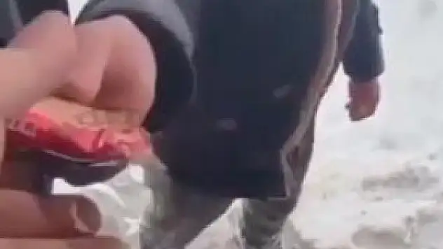 Dondurucu soğukta içleri ısıtan görüntü