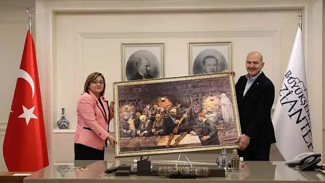 Bakan Soylu Başkan Fatma Şahin'i ziyaret etti