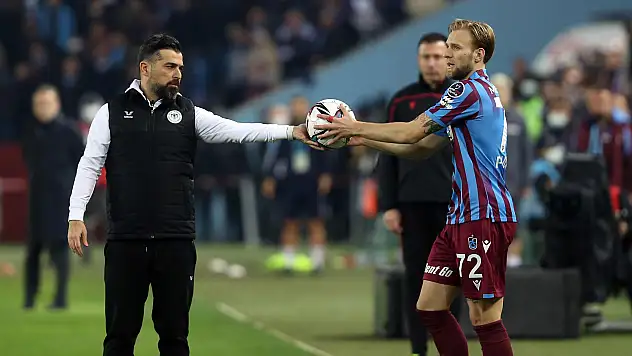 İlhan Palut'a kırmızı kart!