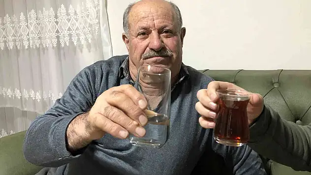 Doktorun tek bir sözü ile 40 yıldır çay ve sigara içmiyor