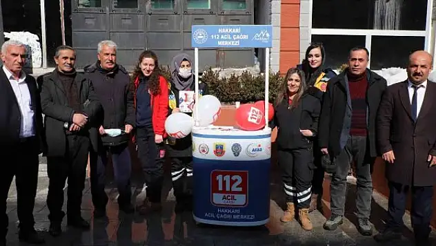 Hakkari'de muhtarlar 112 Çağrı Merkezi standını ziyaret etti