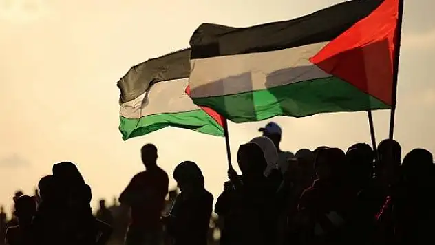 'Cenin Katliamı'nın 20. yılında Gazze'de askeri geçit töreni yapıldı