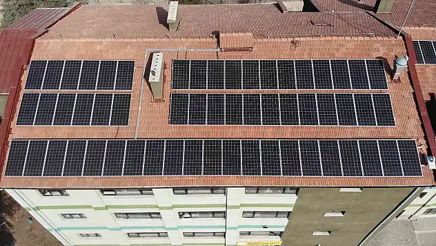 Bu okulun elektrik enerjisinin yüzde 90'ı güneşten