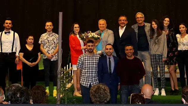 Bakan Çavuşoğlu'ndan ALTSO Tiyatro Kulübü'ne tebrik