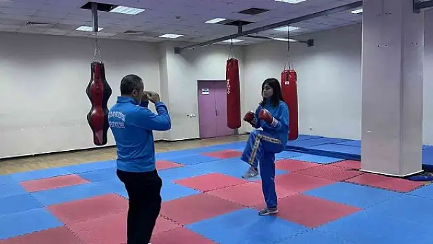 Genç sporcu hem Avrupa şampiyonasına hem de üniversite sınavına hazırlanıyor