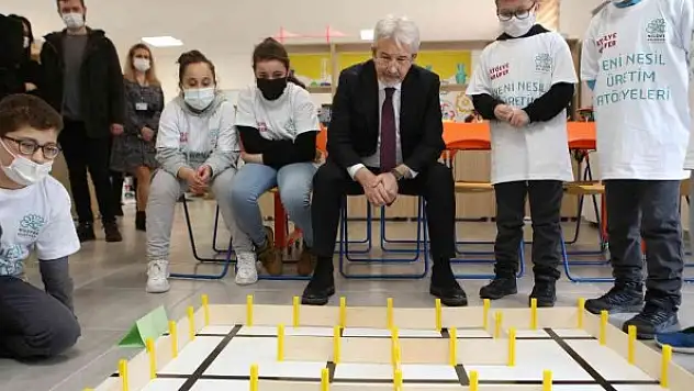 Çocuklar Nilüfer'de teknolojiyi öğreniyor