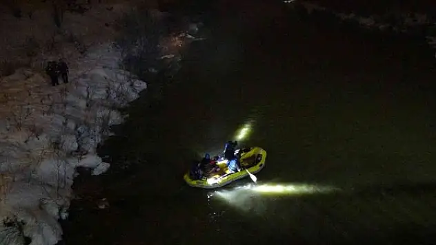 Muş'ta Karasu Nehri'ne düşen genç kız için arama çalışması başlatıldı