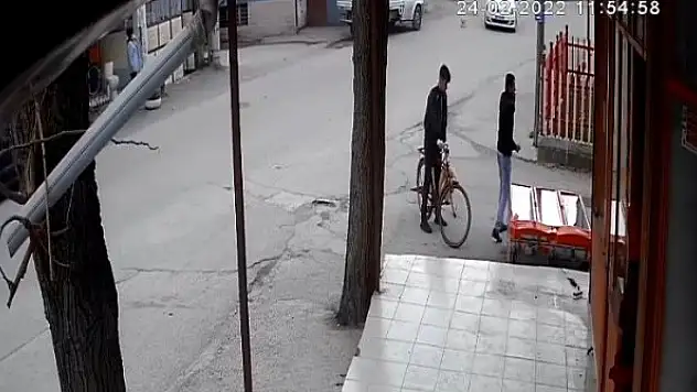 İçecek dolabı fırtınada kağıt gibi uçtu