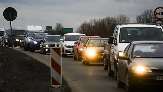 Dışişleri Bakan Yardımcısı Kıran'dan Ukrayna'dan ayrılacak Türk vatandaşlarına bilgilendirme
