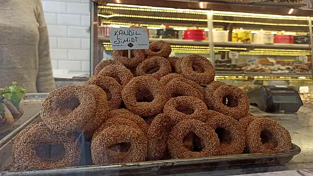 Fırınlarda 'kandil simidi' mesaisi