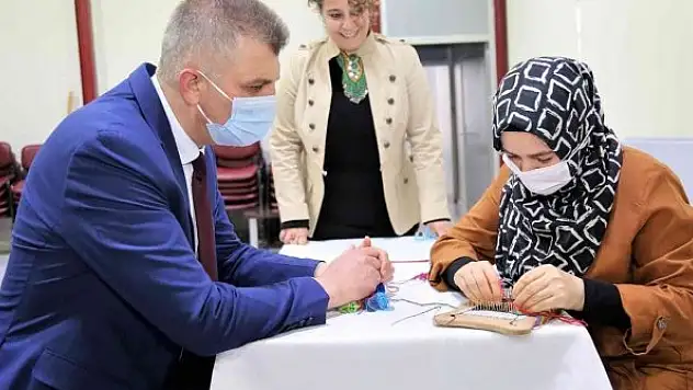 Kadınlar kendi aksesuarlarını üretti