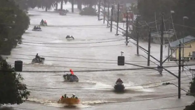 Avustralya'da sel: Mahsur kalan 1000 kişi kurtarıldı