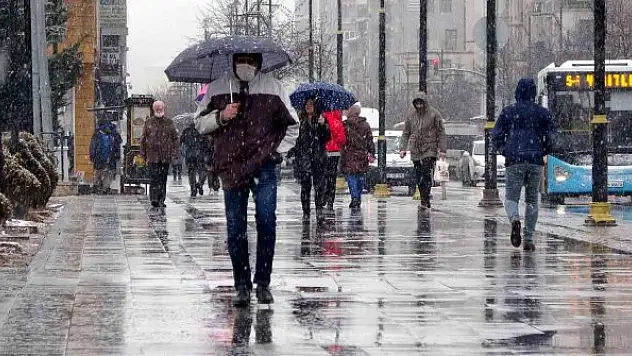 Mart karı Sivas'ı beyaza bürüdü