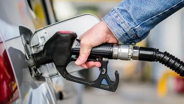 Akaryakıta bir zam daha!