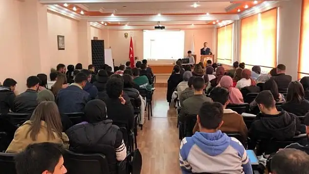 İnsan hayatında zamanın önemi konulu konferans verildi