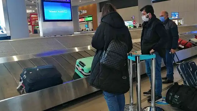 Ukrayna'da mahsur kalan Türkler  İstanbul'a getirildi