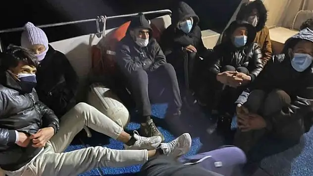 Ukrayna'dan dönen Türkler gözyaşlarıyla karşılandı