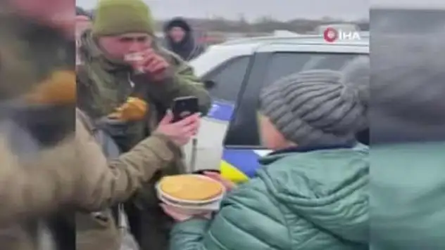 Ukraynalıların şefkati Rus askerini gözyaşlarına boğdu