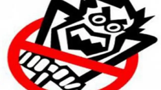 Motosiklet kamyonetle çarpıştı