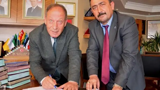 Başkan Oprukçu sendika ile imzaları attı