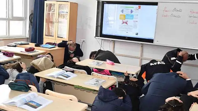 Denizli'de 793 okulda eş zamanlı deprem tatbikatı