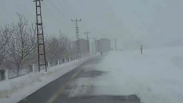 Bitlis yoğun kar yağışı altında