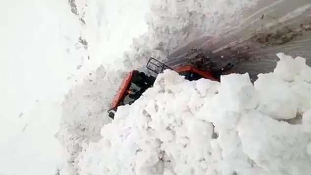 Doski Vadisi'nde kardan 5 metrelik tüneller oluştu