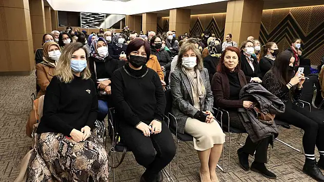 Kadınlar Günü için şarkılı şiir buluşması düzenlendi